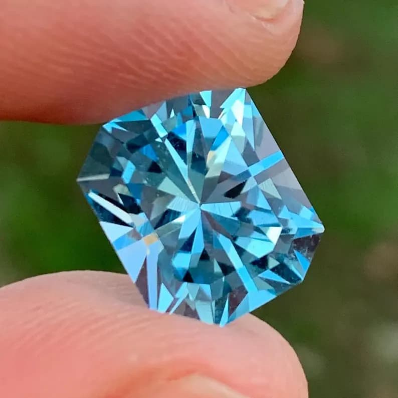 Sky Blue Topaz 11.64ct Radiant Cut, natural blue topaz from Pakistan, 11.64 ct
