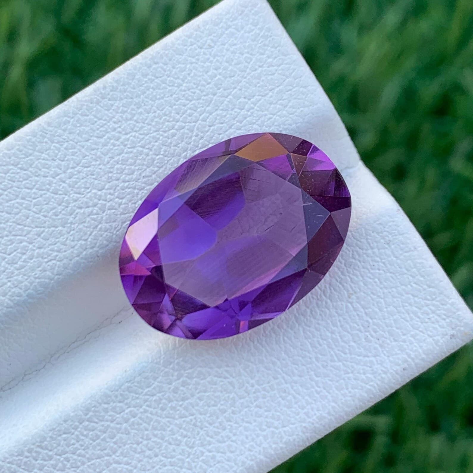 Amethyst 10ct Oval Cut, natural purple amethyst from Pakistan