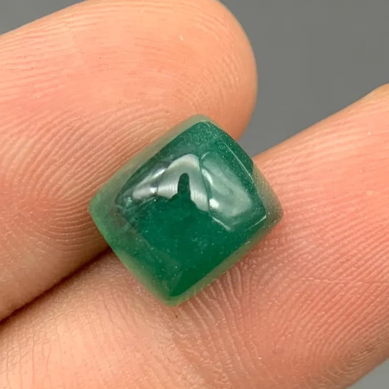 Emerald 7.55ct Cabochon Cut, natural green emerald from Pakistan, 7.55 ct