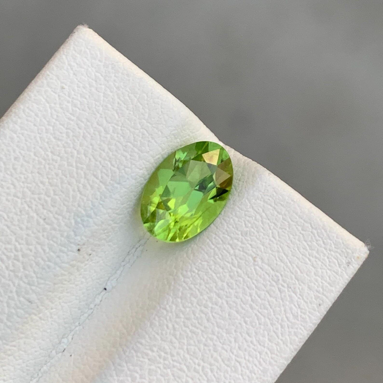 Peridot 2.05ct Oval Cut, natural green peridot from Pakistan