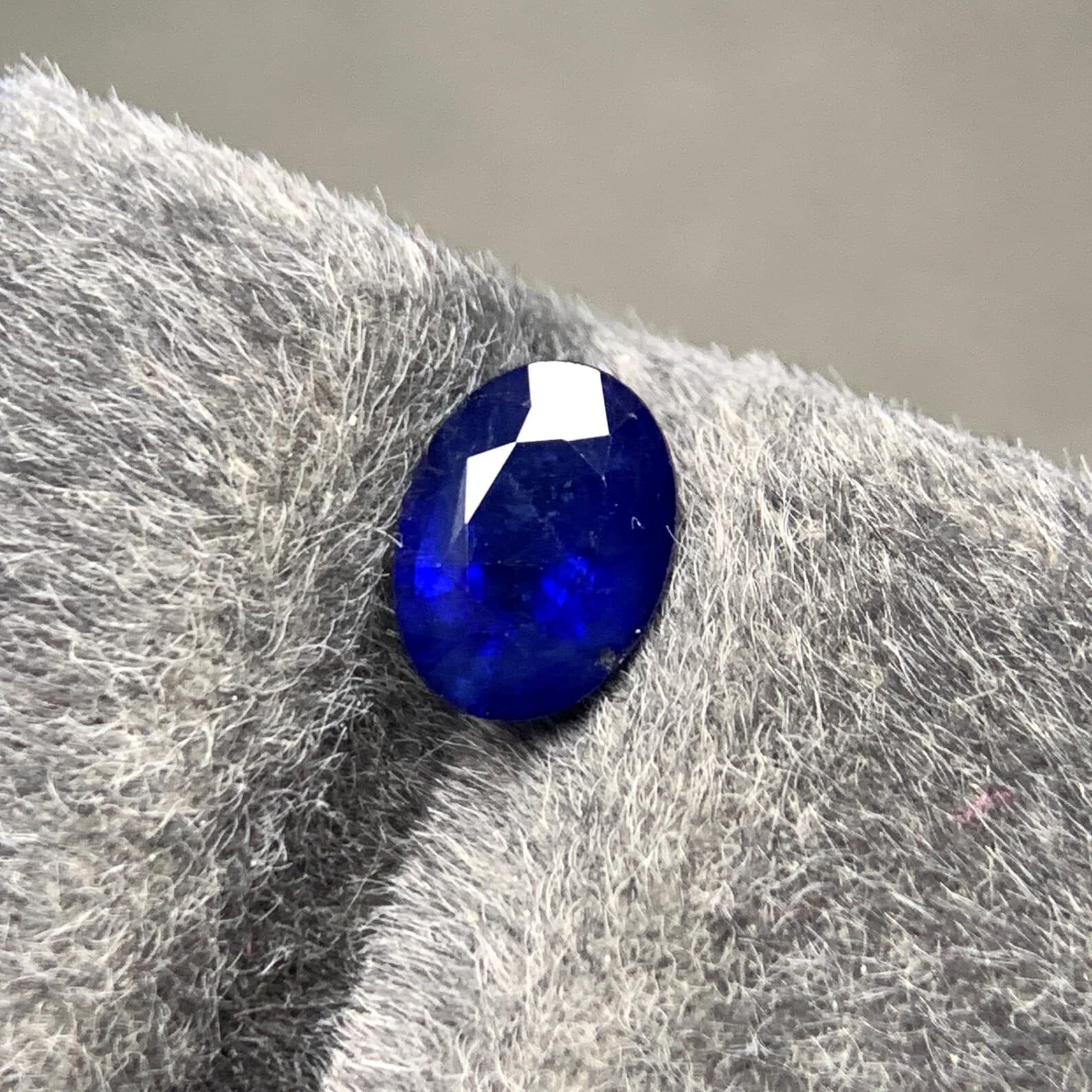 Sapphire 1ct Oval Cut, natural blue sapphire from Pakistan
