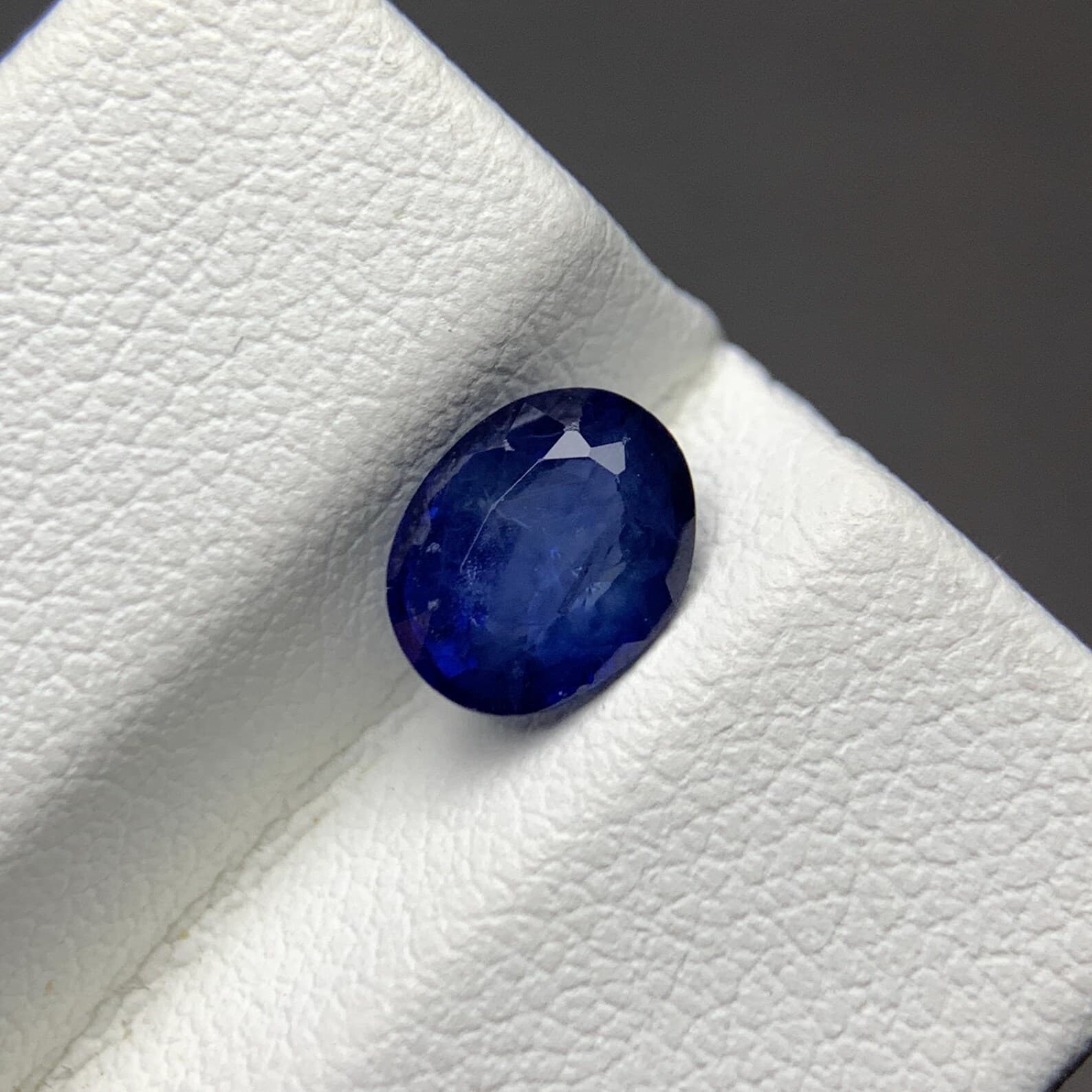 Sapphire 1.5ct Oval Cut, natural blue sapphire from Pakistan