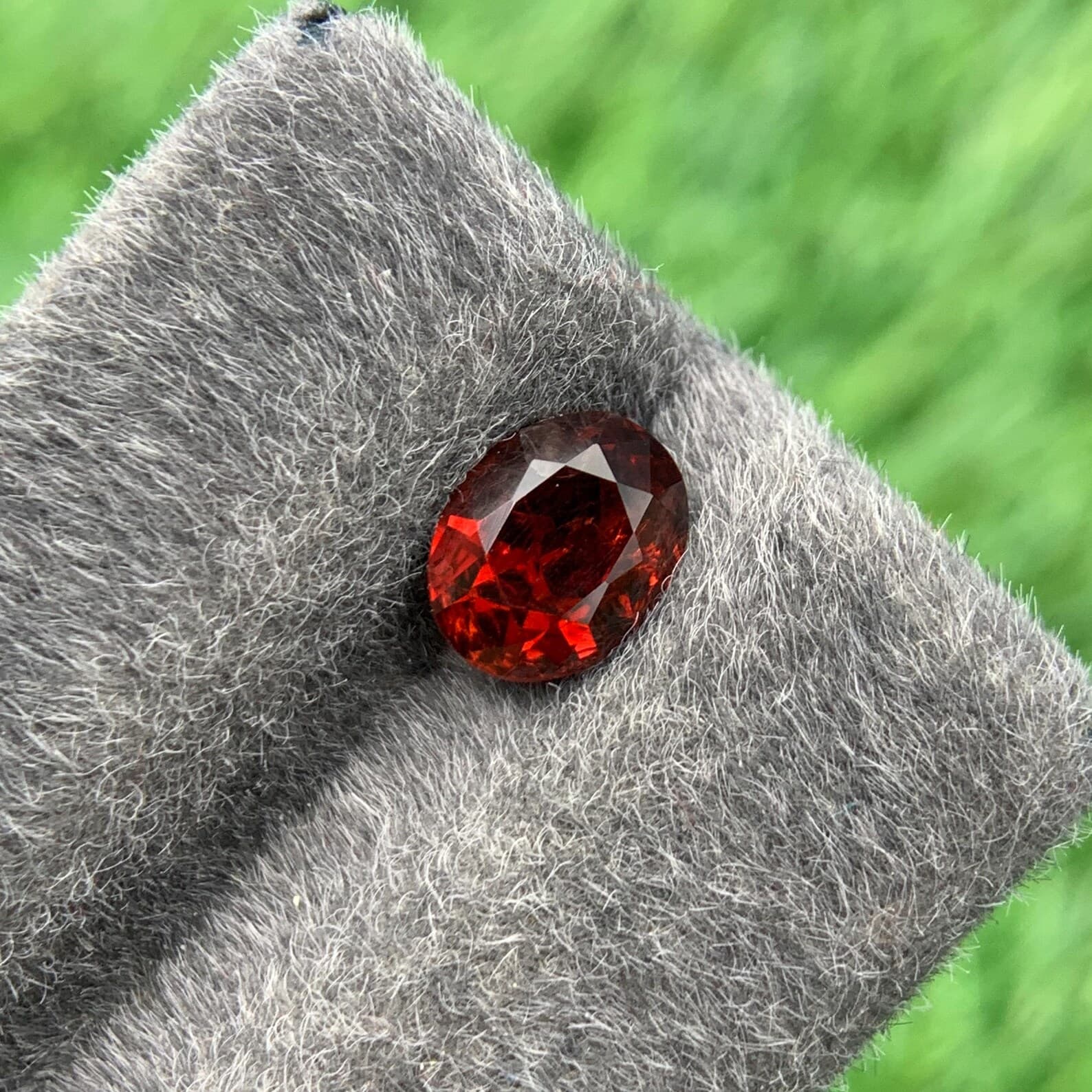Rhodolite Garnet 2ct Oval Cut, natural red garnet from Pakistan