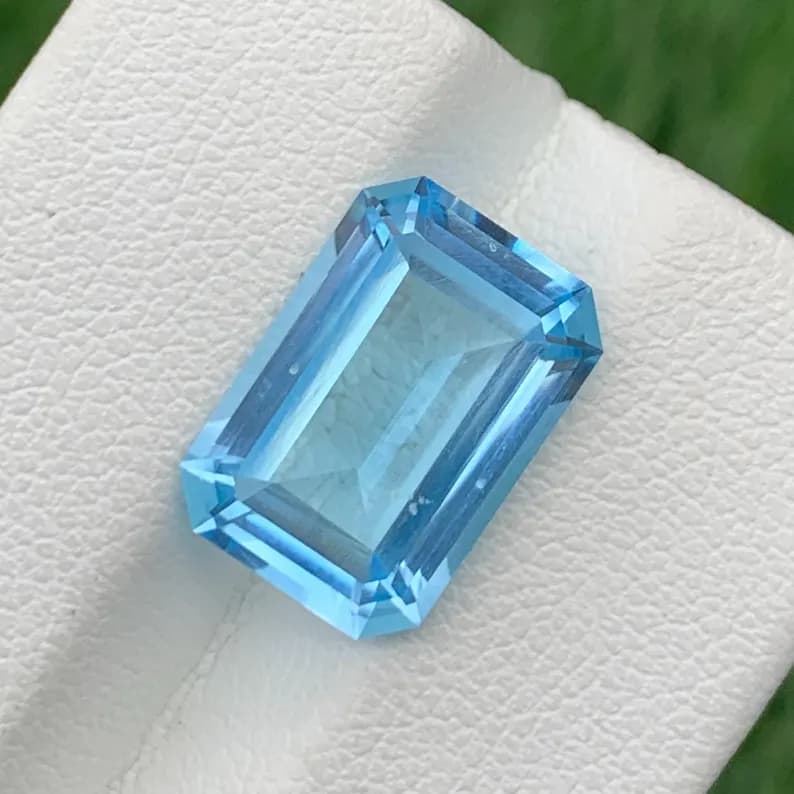 Sky Blue Topaz 6.7ct Emerald Cut, natural green topaz from Pakistan, 6.7 ct