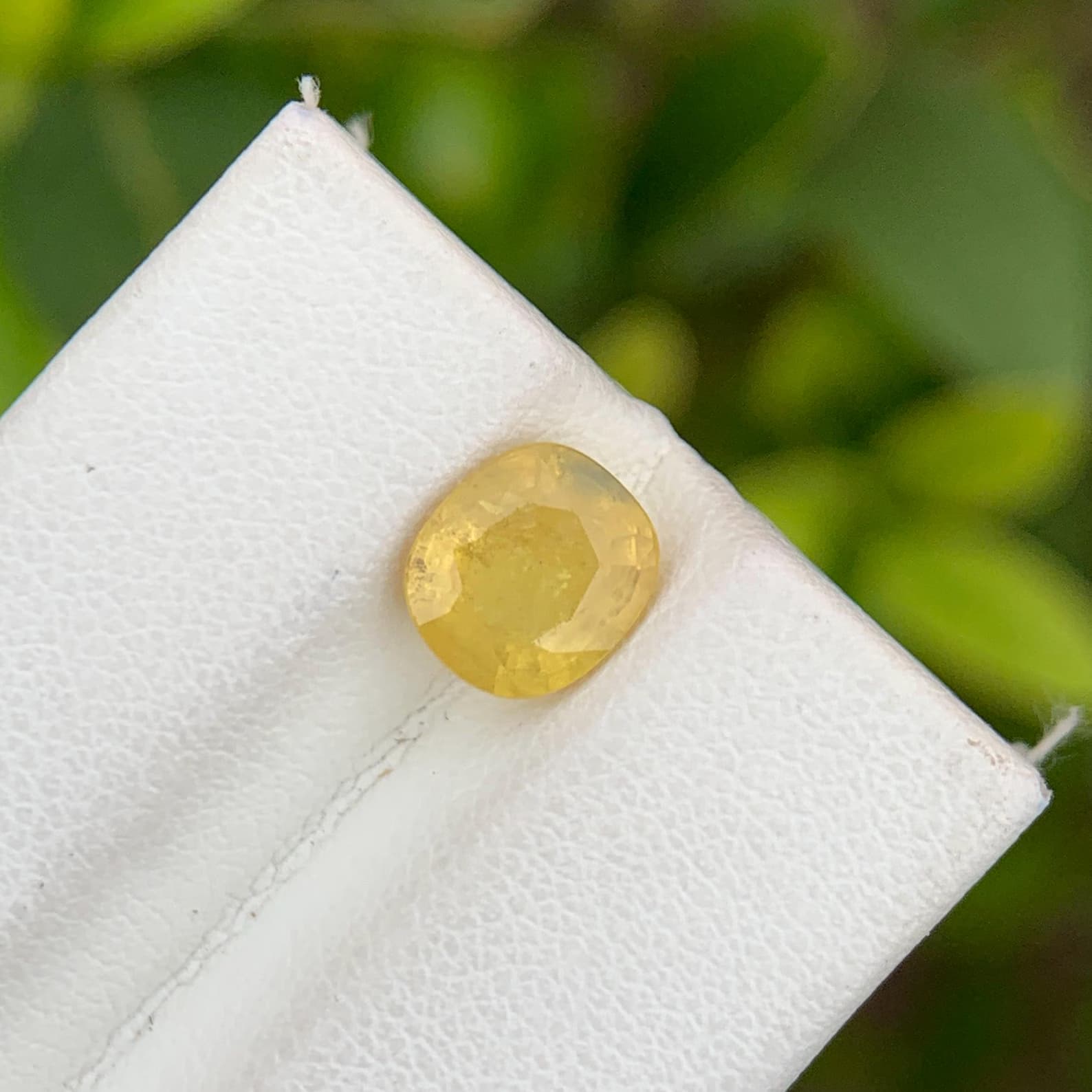 Yellow Sapphire 2ct Oval Cut, natural yellow / gold sapphire from Pakistan