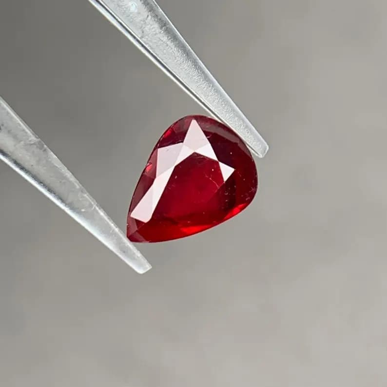 Pigeon Blood Ruby 0.9ct Pear Cut, natural red ruby from Pakistan, 0.9 ct